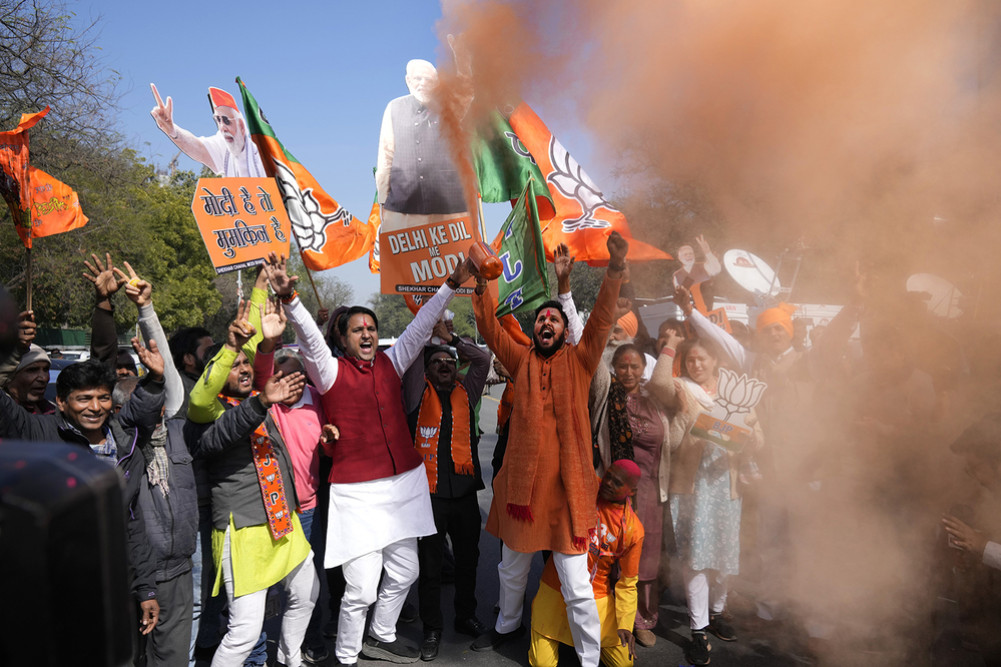दिल्लीमा खुम्चियो आप, फैलियो भाजपा