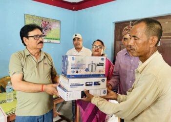 वेदकोटमा २ सय घरधुरीलाई विद्युतीय चुलो र भाँडा वितरण