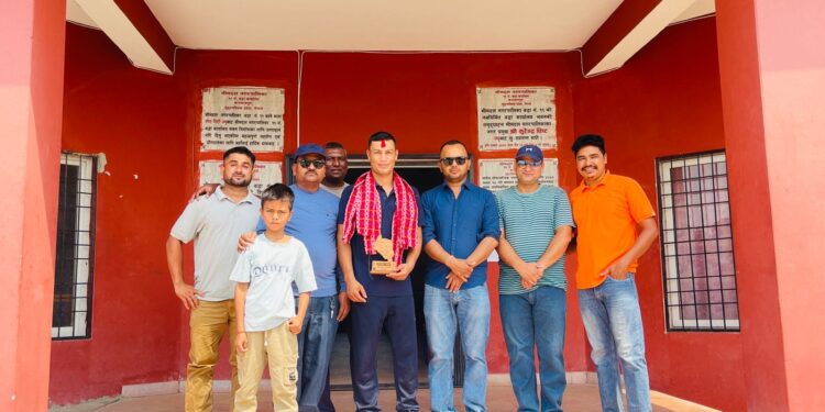 भीमदत्त -११ द्वारा क्रिकेटर किरण ठगुन्नालाई सम्मान