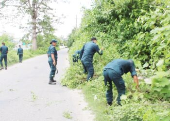 कञ्चनपुरको दोधारा चाँदनीमा नगर प्रहरीले थाल्यो साताव्यापी सरसफाइ अभियान