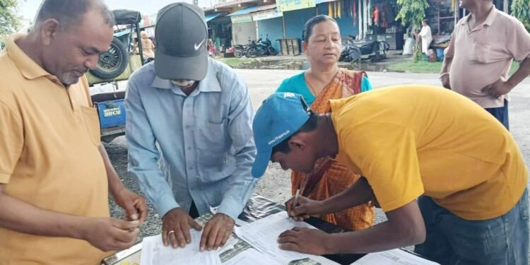 पाटी सभापति माथि अन्याय गरेको भन्दै दोधारा चाँदनीमा रास्वपाको हस्ताक्षर अभियान