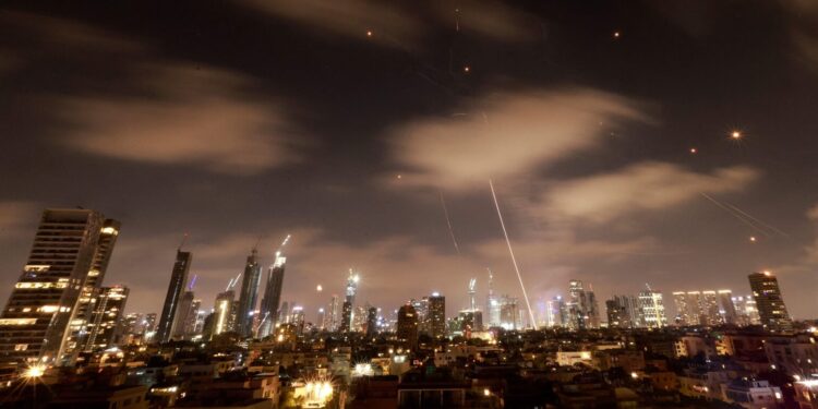 इरान युद्धको तयारीमा : अमेरिकी सैन्य अखडामाथि आक्रमणको चेतावनी