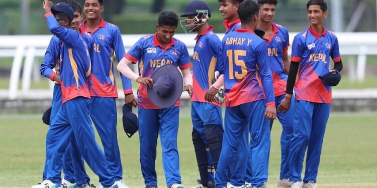 मलेशियासँगकाे सेमिफाइनलमा नेपाल टस जितेर बलिङ गर्दै