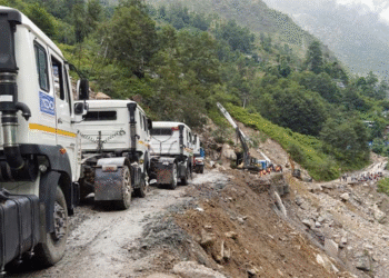 तातोपानी भन्सार नाकाबाट दशैंका सामान ल्याउन सुरु