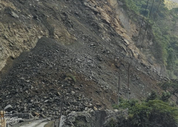 तुइन खोलामा फेरि ठुलो पहिरो खस्यो, आवागमन दुईतर्फी बन्द