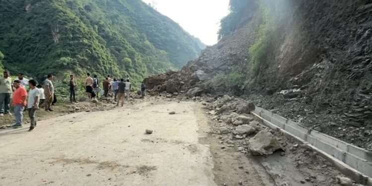 मुग्लिन–नागढुंगा सडकखण्ड बन्द