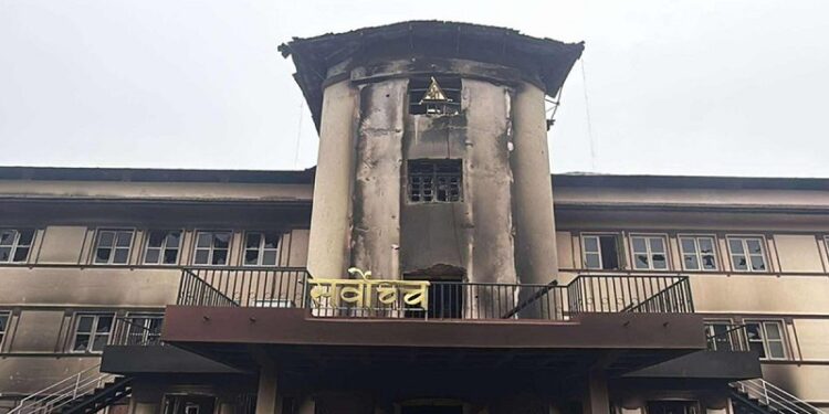 अदालतमा तोडफोड गर्नेविरुद्ध प्रहरीमा जाहेरी दिने सर्वोच्च ‘फुल कोर्ट’ को निर्णय