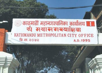 बञ्चरेडाँडामा फोहोर संकट: स्थानीयद्वारा गाडी रोकिएपछि