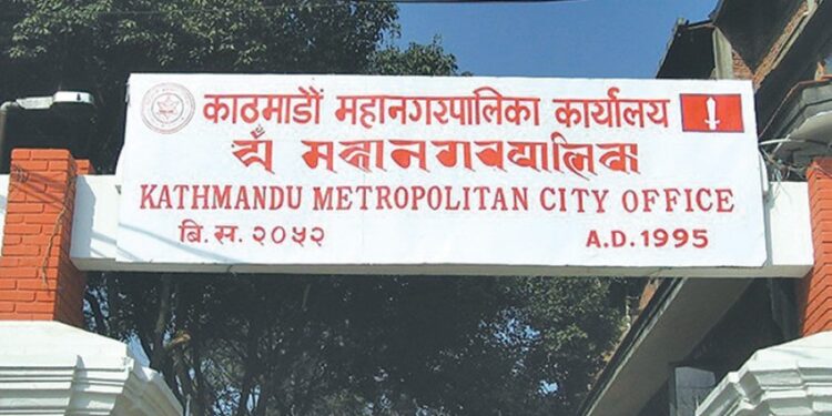 बञ्चरेडाँडामा फोहोर संकट: स्थानीयद्वारा गाडी रोकिएपछि
