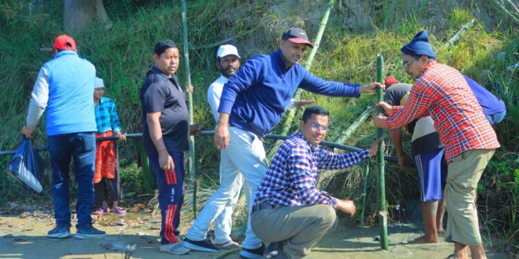 कृष्णपुरको नयाँबस्तीमा जैविक तटबन्ध निर्माण कार्य सुरु