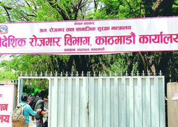 सरकारले यूएईसहित ७ देशमा कार्यरत नेपालीलाई पुनः श्रम स्वीकृति दिने निर्णय