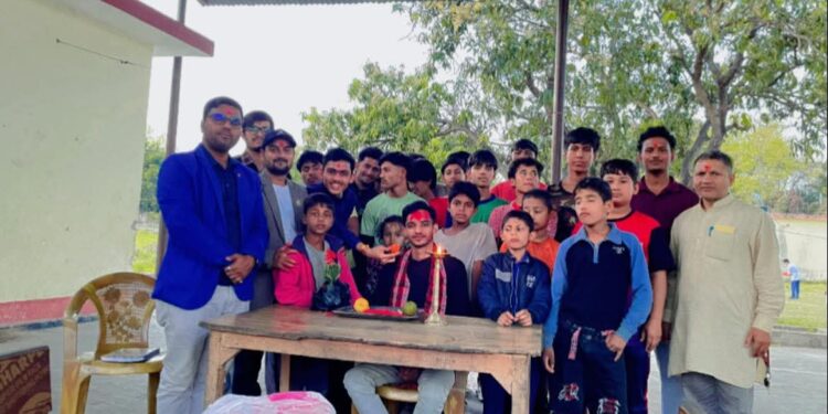 सुदूरपश्चिम खबरका संवाददाता रवि भट्टले अनाथालयमा मनाए जन्मदिन