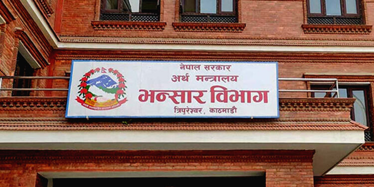 व्यापारमा घाटा: १२ खर्ब ८९ अर्बको सामान किन्दा नेपालले बेच्यो एक खर्ब ९१ अर्बका वस्तु