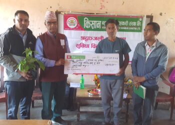 किसान सहकारीद्वारा मृतक सदस्यका परिवारलाई ३ लाख ३२ हजार राहत हस्तान्तरण