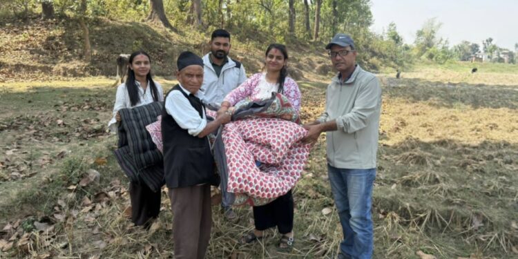 वेदकोटमा आगलागी पीडित परिवारलाई उत्थानशील युवा सञ्जालद्वारा सहयोग हस्तान्तरण