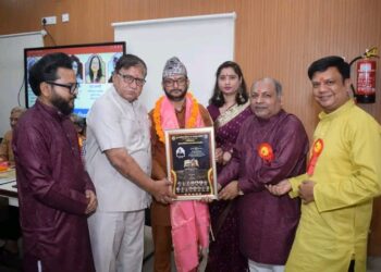 साहित्यकार हेमबाबु लेखक नयाँदिल्लीमा सम्मानित