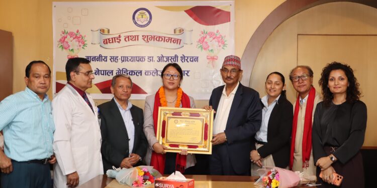 संसदको शिक्षा तथा स्वास्थ्य समिति सभापति डा. शेरचनलाई सम्मान