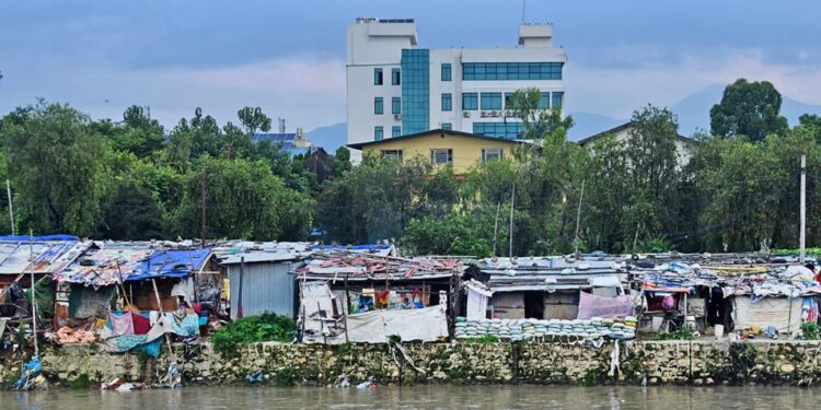 शनिबार थापाथली सुकुम्बासी बस्तीमा चल्यो डोजर, सुरक्षा कडा