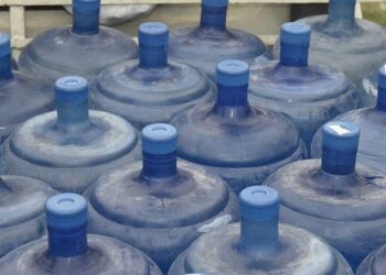 लागत र ढुवानी महँगिएपछि नेपाल पानी उद्योग महासंघले पिउने पानीको मूल्य बढाउने