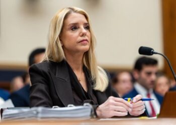 अमेरिकी राष्ट्रपति डोनाल्ड ट्रम्पद्वारा महान्यायाधिवक्ता पाम बोन्डी बर्खास्त