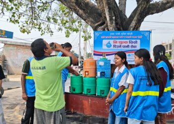 कञ्चनपुरमा अत्यधिक गर्मी बढेपछि निःशुल्क चिसो पानी वितरण
