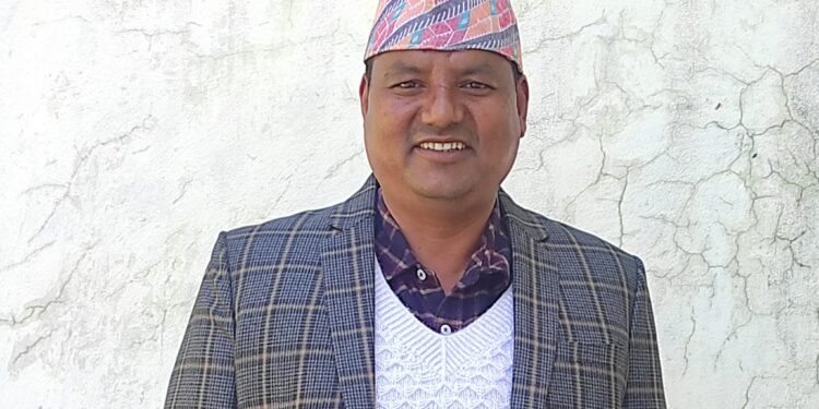 ह्विलचेयरबाट राज्य र समाजलाई सहायक प्राध्यापक धामीको प्रश्न : ‘दयाभन्दा अधिकार चाहिन्छ’
