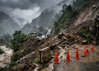 वर्षा–पहिरोको कहर: मुख्य राजमार्ग अवरुद्ध, ५६ स्थानमा उच्च सतर्कता