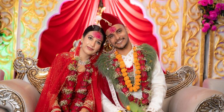 दाइजो र सुनका गरगहनाबिनै वैवाहिक बन्धनमा बाँधिए भोजराज र सिर्जना