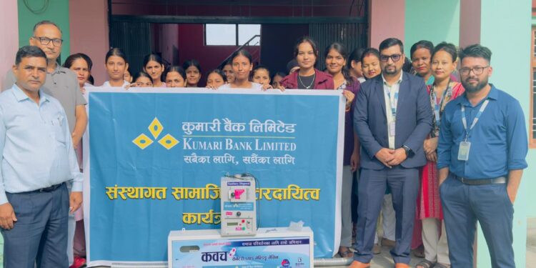कुमारी बैंक दोधारा चाँदनी शाखाद्वारा भानु बहुमुखी क्याम्पसलाई सेनेटरी प्याड भेन्डिङ र डिस्पोजल मेसिन सहयोग