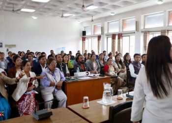 रास्वपाले सांसदलाई ‘पल्स आरएसपी’ डिजिटल प्लेटफर्मबारे जानकारी दिँदै