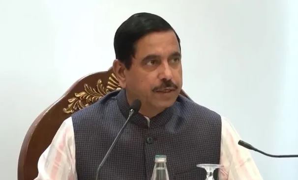 प्रल्हाद जोशी बने भारतका नयाँ केन्द्रीय शिक्षामन्त्री