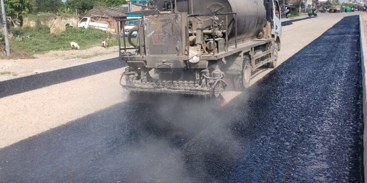 कञ्चनपुर–कमला सडक स्तरोन्नतिले लियो गति, ७५ प्रतिशत काम सम्पन्न