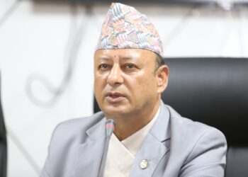 सभापति थापालाई दीपक खड्काको सुझाव, राजनीति गर्न देउवाबाट सिक्नुहोस्