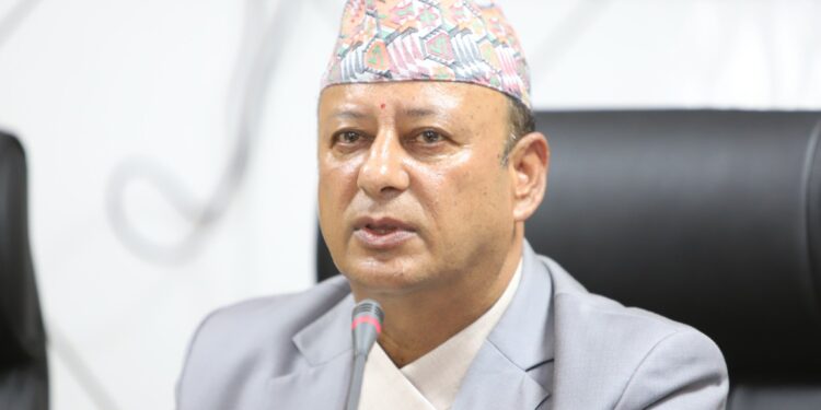 सभापति थापालाई दीपक खड्काको सुझाव, राजनीति गर्न देउवाबाट सिक्नुहोस्