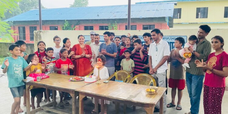 छोरीको जन्मदिन अनाथ बालबालिकासँग