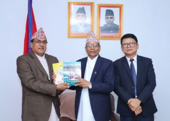 गण्डकी प्रदेश प्रमुखसमक्ष मुख्य न्यायाधिवक्ताको प्रतिवेदन पेस