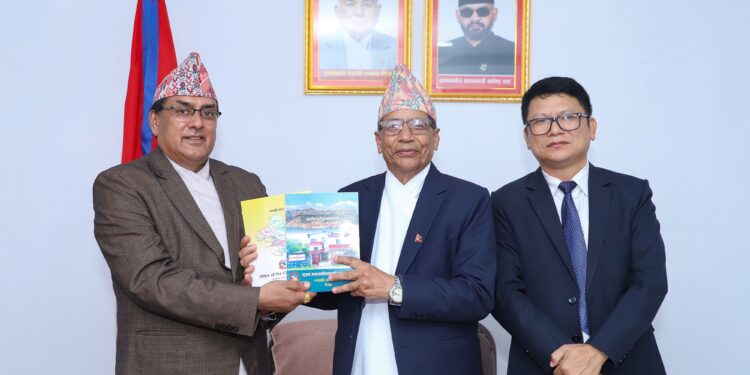 गण्डकी प्रदेश प्रमुखसमक्ष मुख्य न्यायाधिवक्ताको प्रतिवेदन पेस