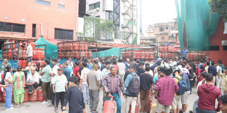 ग्यास बिक्रीमा सरकारको नयाँ निर्णय, अब बिक्रेतामार्फत मात्र वितरण