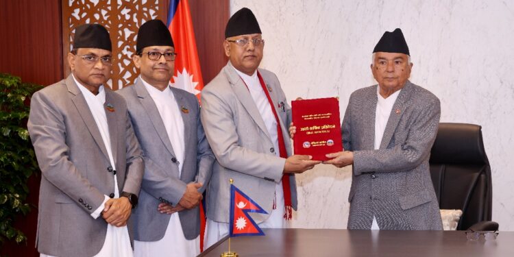 मुस्लिम आयोगद्वारा राष्ट्रपतिसमक्ष वार्षिक प्रतिवेदन पेश