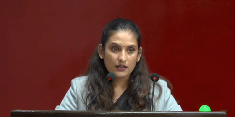 ‘ब्लु बस’ महिलाको सुरक्षाका लागि, विभाजनका लागि होइन : मन्त्री सीता बादी