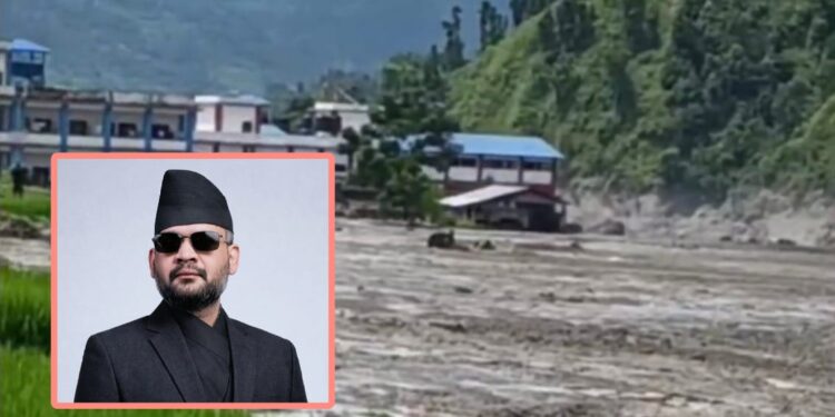 बाढी प्रभावित क्षेत्रको स्थलगत निरीक्षण गर्न प्रधानमन्त्री शाह नुवाकोटतर्फ