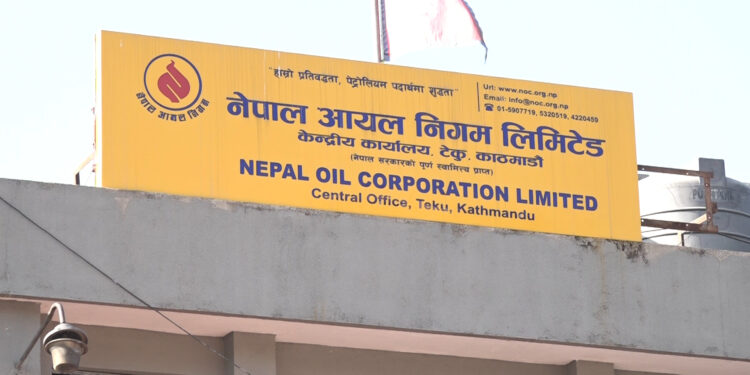 बजारमा फेरि एलपी ग्यास अभाव, उपभोक्ता लाइनमा