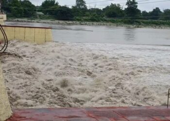 महाकालीको बहाव घटेसँगै बनबासा पुलमा यातायात पुनः सञ्चालन