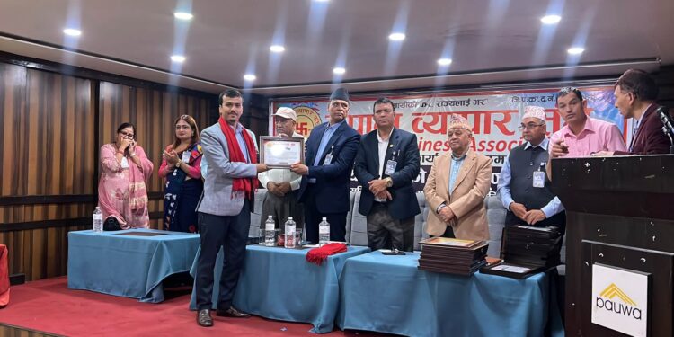 उपहार खबरका सञ्चालक मिश्र नेपाल व्यापार संघको प्रेस सल्लाहकारमा पुनः नियुक्त