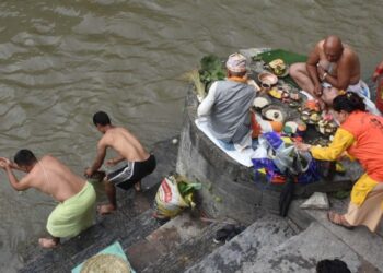 पितृपक्ष सुरु : पशुपतिनाथसहित धार्मिकस्थलमा तर्पण र पिण्डदान गर्नेको भीड