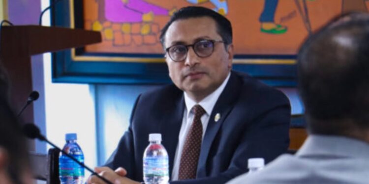 नेपालमा लगानी बढाउन एआईआईबीसँग अर्थमन्त्री वाग्लेको आग्रह