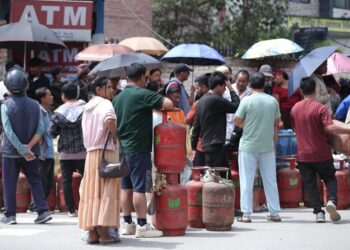 काठमाडौंमा ग्यास अभाव चरम, बढेको मूल्य तिर्न तयार हुँदा पनि पाइँदैन