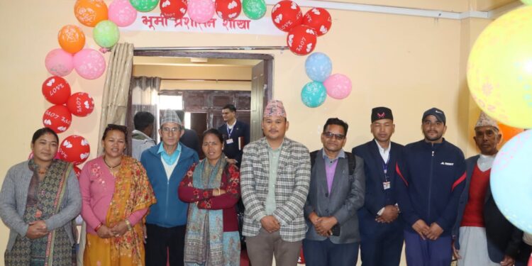 दार्चुलाको अपिहिमालमा भूमि प्रशासन सेवा सुरु, जिल्लाकै पहिलो पालिका