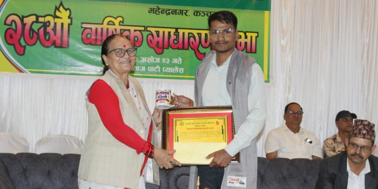 सहकारी पत्रकारिता पुरस्कारबाट पत्रकार महादेव अवस्थी सम्मानित