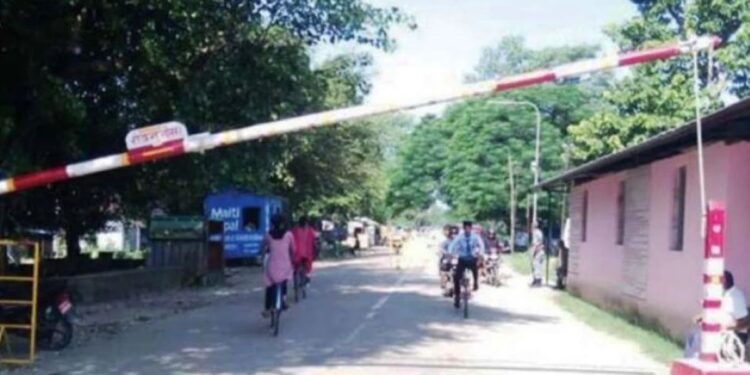 भारत लैजाँदै गरिएका हुम्लाका २५ बालबालिका बनबासा नाकाबाट फिर्ता